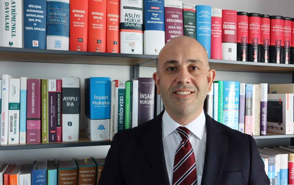 Alacaklılar, komiser tarafından 288 inci madde uyarınca yapılacak ilânla, ilân tarihinden itibaren onbeş gün içinde alacaklarım bildirmeye davet olunur. Ayrıca, ilânın birer sureti adresi belli olan alacaklılara posta ile gönderi, Planda, alacaklarını bildirmeyen alacaklıların bilançoda kayıtlı olmadıkça konkordato projesinin müzakerelerine kabul edilmeyecekleri ihtarı da yazılır.